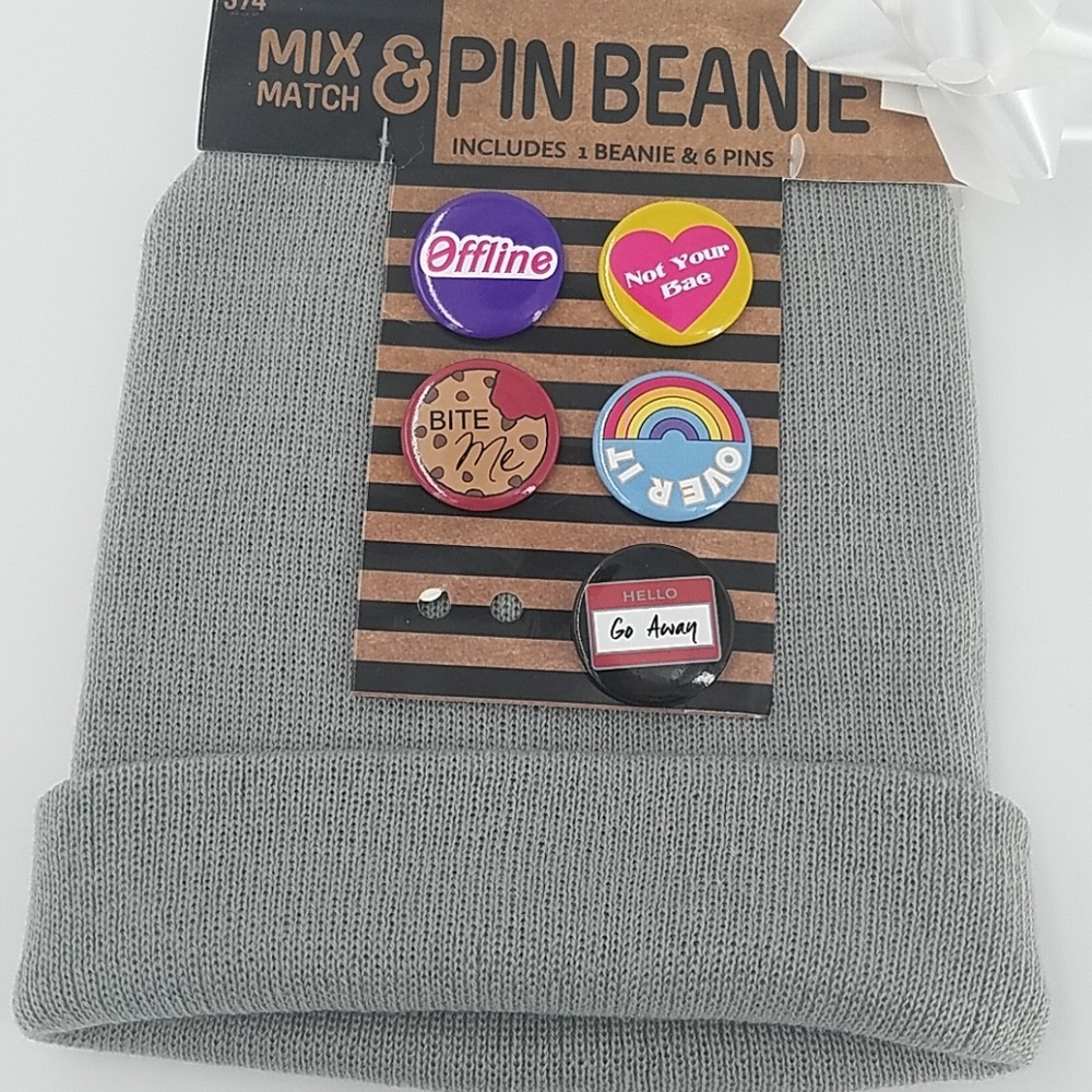 NWT Mix & Match 5 Pins Grey Knit Beanie